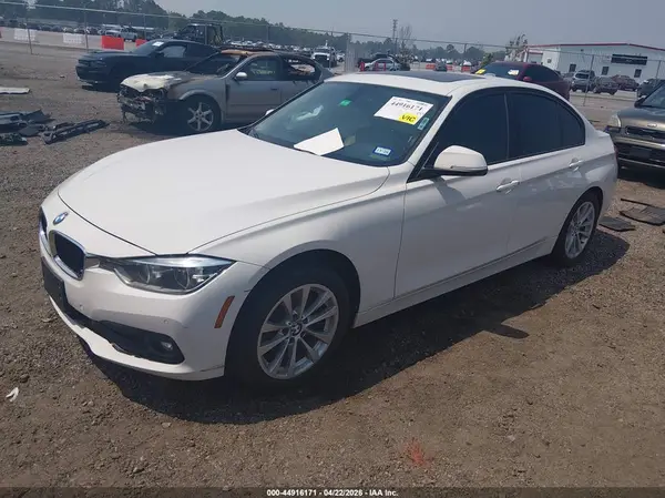 WBA8A9C51JAH12735 2018 BMW 3ER - Image 2