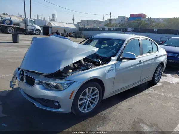 WBA8A9C51JAH12895 2018 BMW 3ER - Image 2
