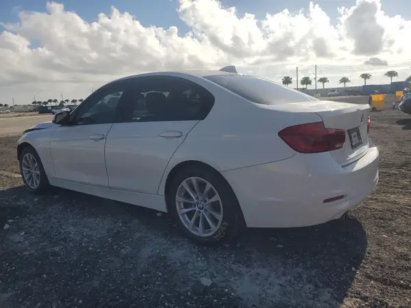 WBA8A9C51JAH13853 2018 BMW 3ER - Image 2