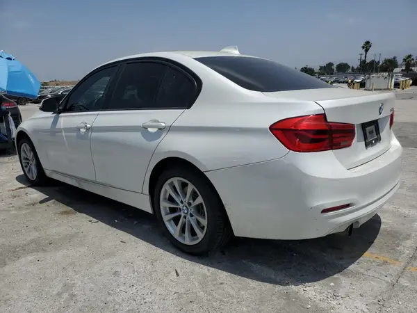 WBA8A9C51JAH14341 2018 BMW 3ER - Image 2