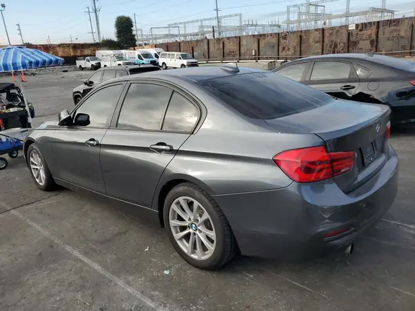WBA8A9C51JAH14985 2018 BMW 3ER - Image 2