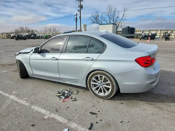 WBA8A9C51JK622766 2018 BMW 3ER - Image 2