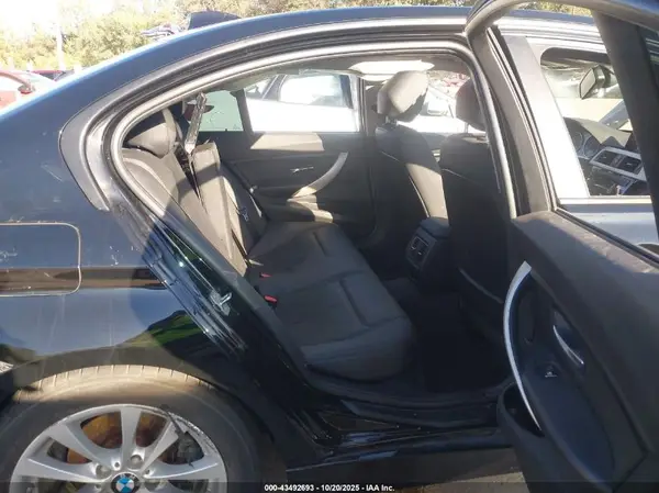 WBA8A9C52GK615852 2016 BMW 3ER - Image 8