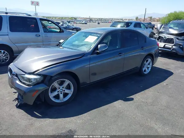 WBA8A9C52JAD27846 2018 BMW 3ER - Image 2