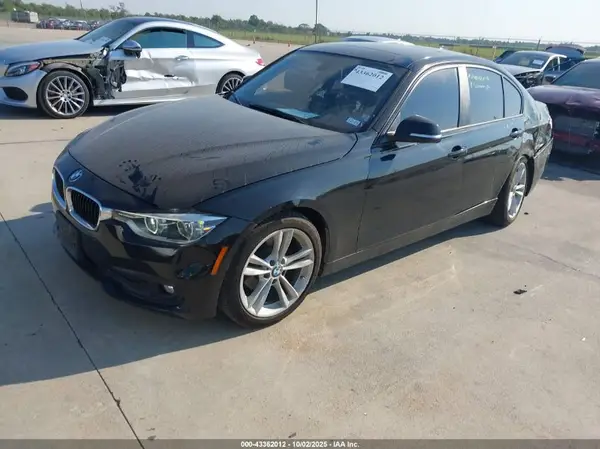 WBA8A9C52JAD28012 2018 BMW 3ER - Image 2