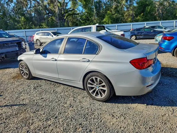 WBA8A9C52JAD28057 2018 BMW 3ER - Image 2
