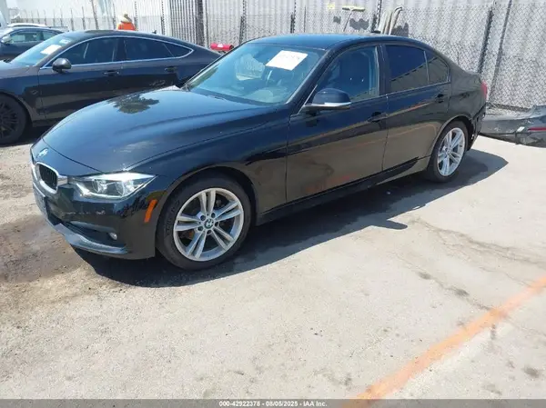 WBA8A9C52JAH12159 2018 BMW 3ER - Image 2