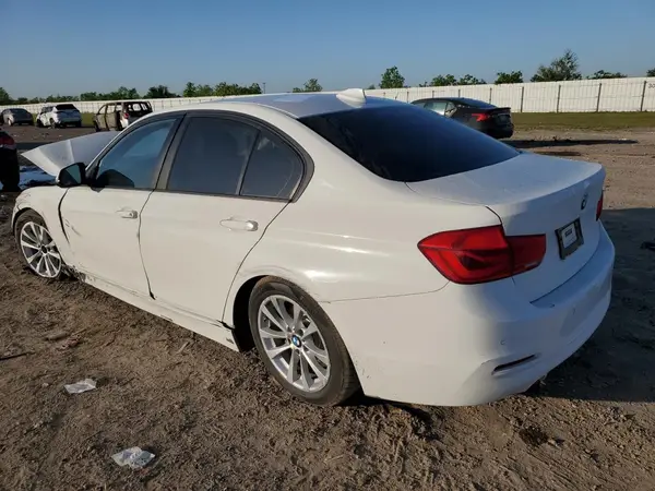 WBA8A9C52JAH12422 2018 BMW 3ER - Image 2