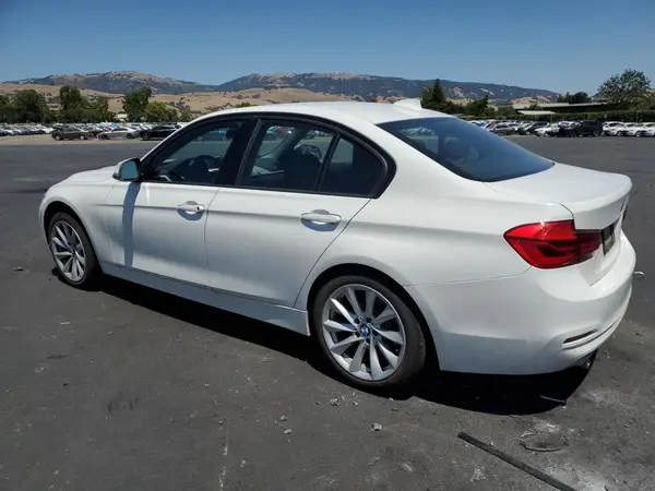 WBA8A9C52JAH12999 2018 BMW 3ER - Image 2