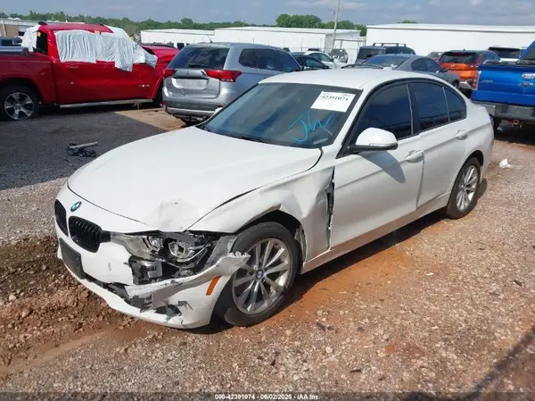 WBA8A9C52JAH14297 2018 BMW 3ER - Image 2