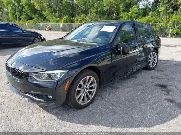 WBA8A9C52JAH14722 2018 BMW 3ER - Image 2