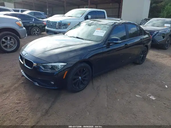 WBA8A9C53JAD27970 2018 BMW 3ER - Image 2