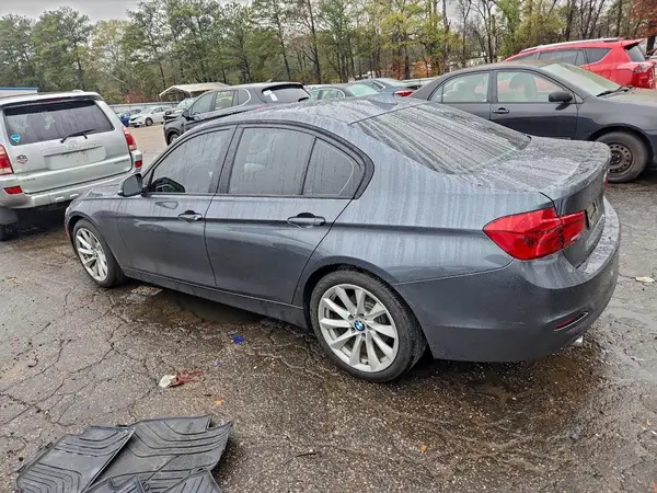 WBA8A9C53JAH13949 2018 BMW 3ER - Image 2