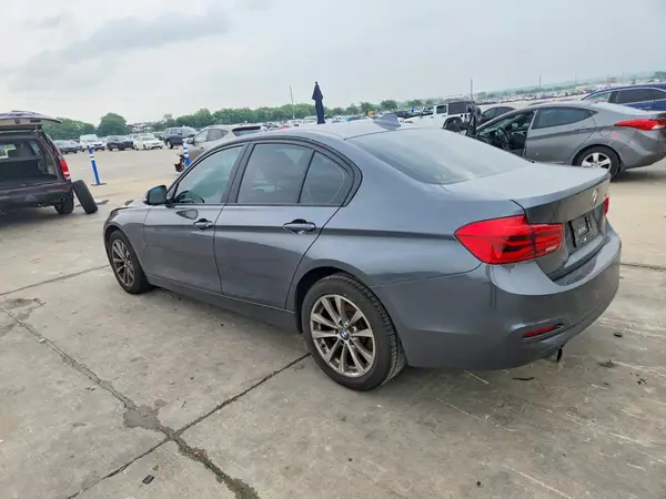 WBA8A9C53JAH14714 2018 BMW 3ER - Image 2