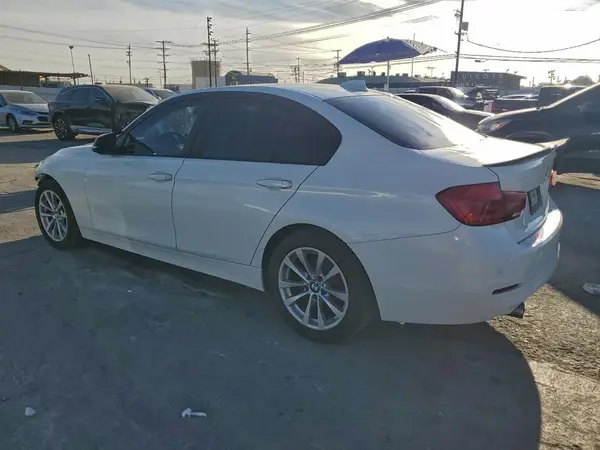 WBA8A9C53JK623465 2018 BMW 3ER - Image 2