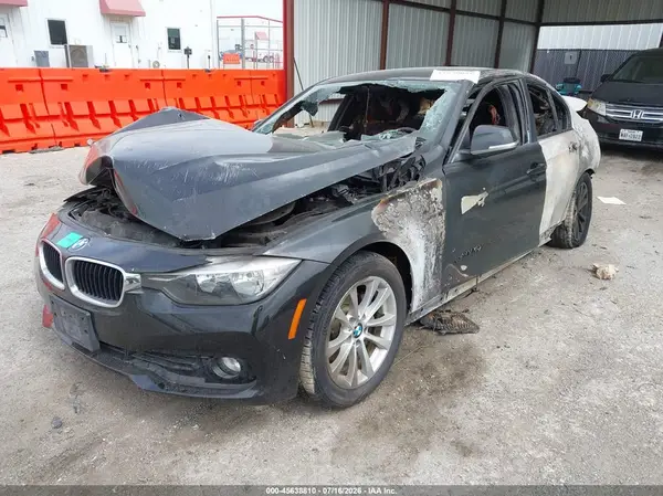 WBA8A9C54HK620200 2017 BMW 3ER - Image 2