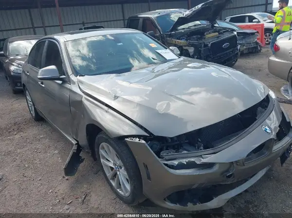 WBA8A9C54JAD28142 2018 BMW 3ER - Image 1