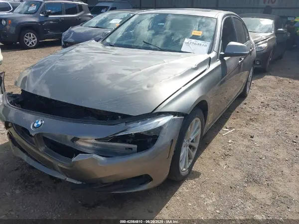 WBA8A9C54JAD28142 2018 BMW 3ER - Image 2