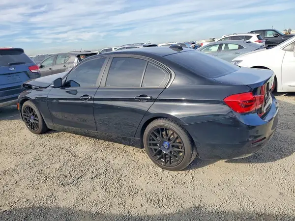 WBA8A9C54JAH13006 2018 BMW 3ER - Image 2