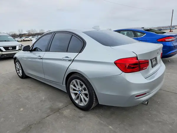 WBA8A9C54JAH14446 2018 BMW 3ER - Image 2