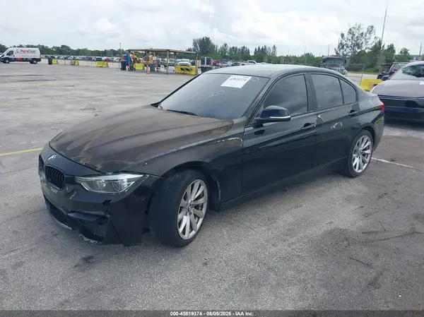 WBA8A9C54JK622700 2018 BMW 3ER - Image 2