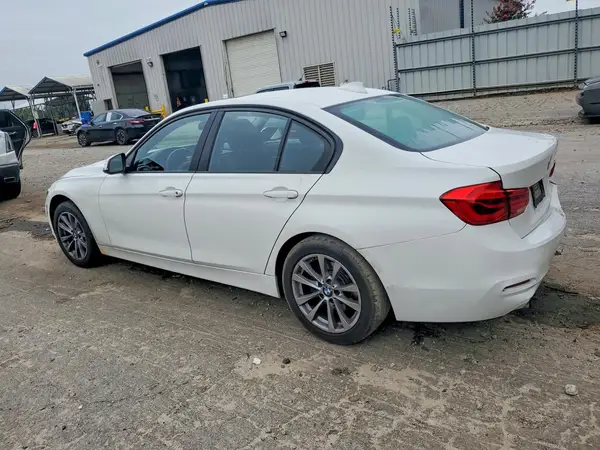 WBA8A9C54JK622888 2018 BMW 3ER - Image 2