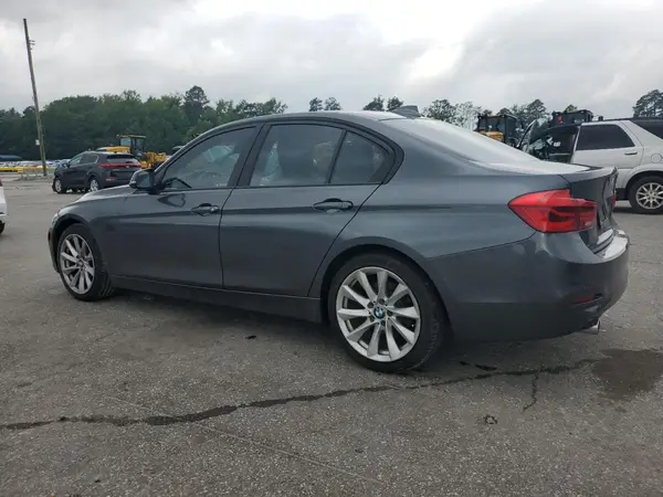 WBA8A9C55JAD27775 2018 BMW 3ER - Image 2