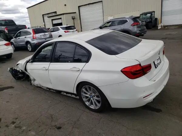 WBA8A9C55JAH13645 2018 BMW 3ER - Image 2
