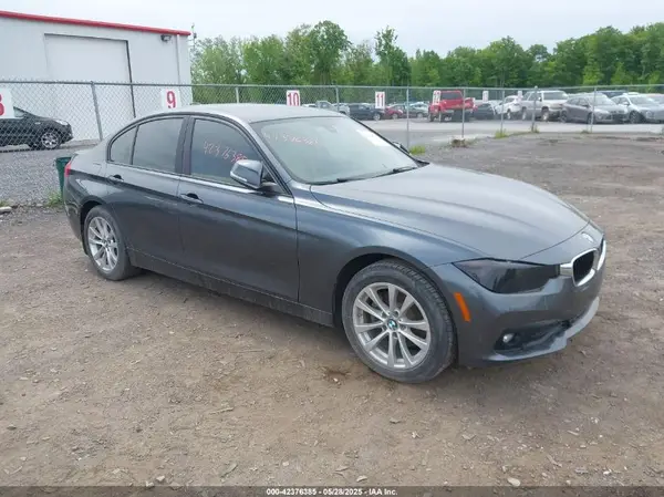 WBA8A9C55JAH14195 2018 BMW 3ER - Image 1