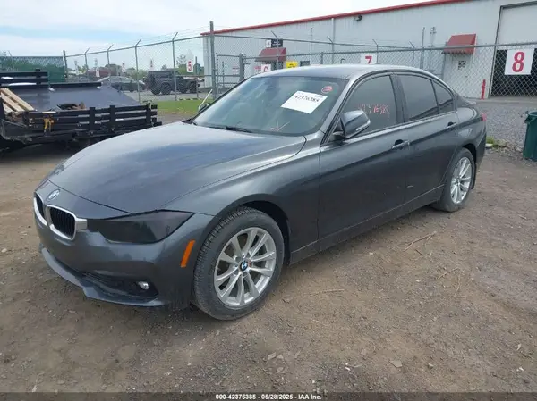 WBA8A9C55JAH14195 2018 BMW 3ER - Image 2