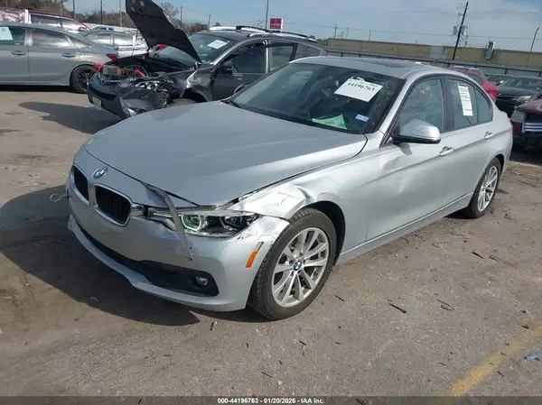 WBA8A9C55JAH14407 2018 BMW 3ER - Image 2