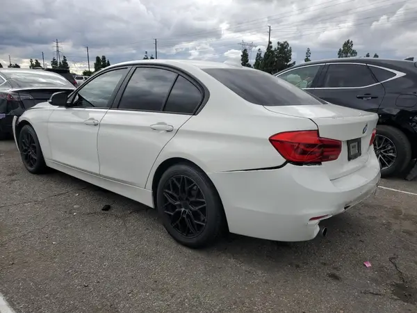 WBA8A9C55JK622656 2018 BMW 3ER - Image 2