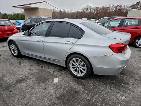 WBA8A9C55JK622995 2018 BMW 3ER - Image 2