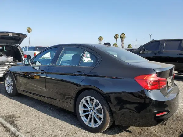 WBA8A9C56HK619582 2017 BMW 3ER - Image 2