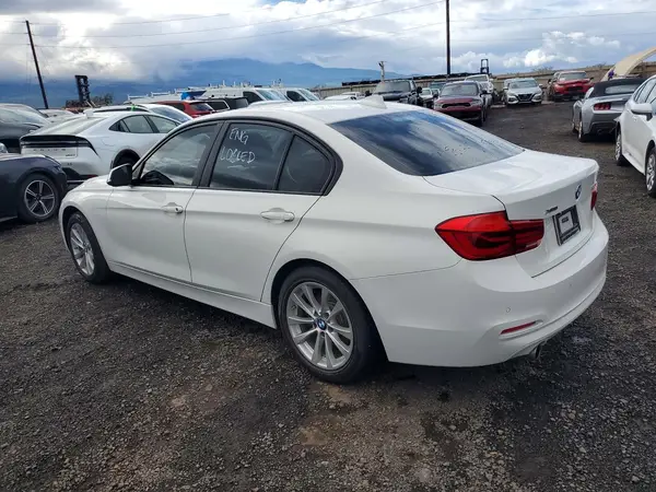 WBA8A9C56HK619873 2017 BMW 3ER - Image 2