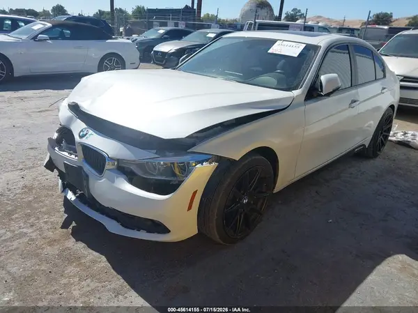 WBA8A9C56JAD27803 2018 BMW 3ER - Image 2