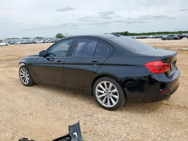 WBA8A9C56JAH12021 2018 BMW 3ER - Image 2