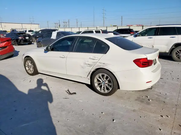 WBA8A9C56JAH14304 2018 BMW 3ER - Image 2