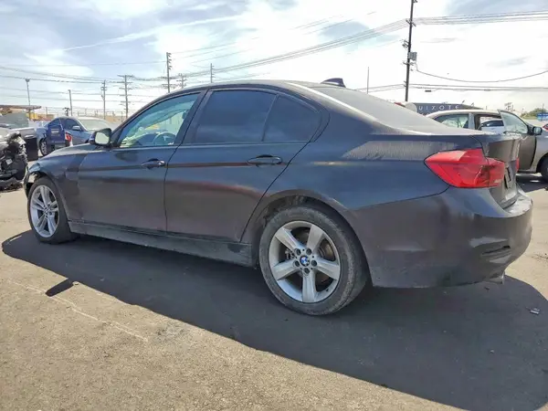 WBA8A9C56JAH14657 2018 BMW 3ER - Image 2