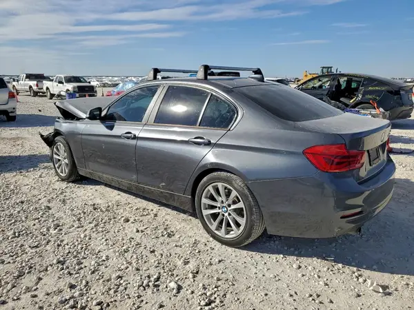 WBA8A9C56JAH14674 2018 BMW 3ER - Image 2