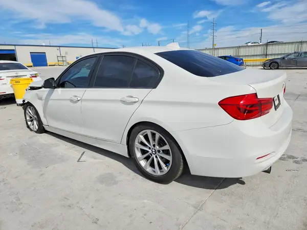 WBA8A9C56JK622875 2018 BMW 3ER - Image 2