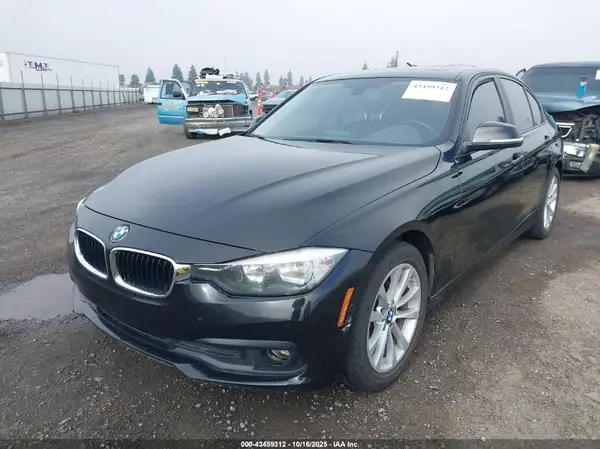 WBA8A9C57HK620000 2017 BMW 3ER - Image 2
