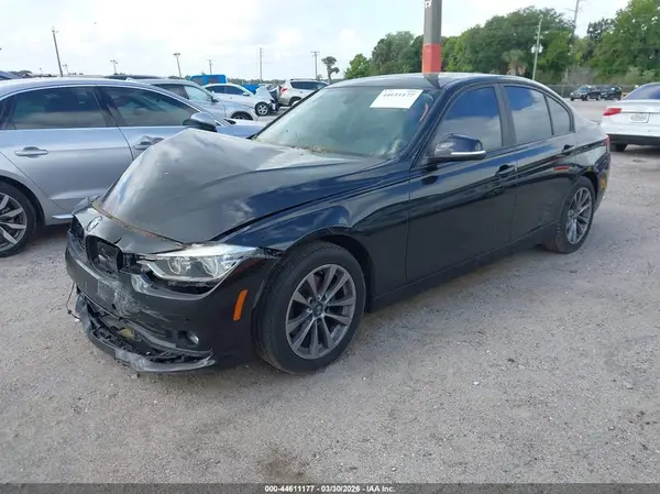 WBA8A9C57JAD27731 2018 BMW 3ER - Image 2