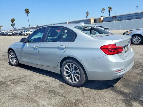 WBA8A9C57JAH12335 2018 BMW 3ER - Image 2