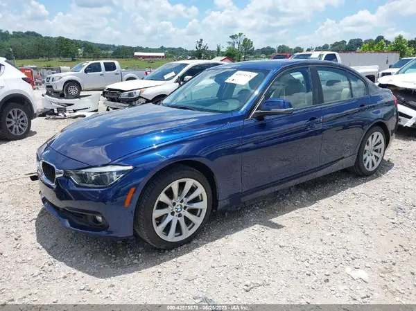 WBA8A9C57JAH13310 2018 BMW 3ER - Image 2