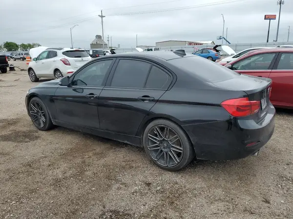 WBA8A9C57JAH13422 2018 BMW 3ER - Image 2