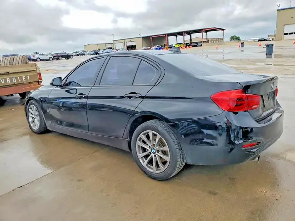 WBA8A9C57JAH13601 2018 BMW 3ER - Image 2