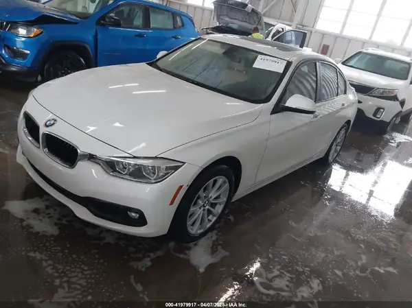 WBA8A9C57JAH13937 2018 BMW 3ER - Image 2