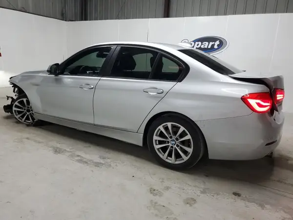 WBA8A9C57JK623002 2018 BMW 3ER - Image 2
