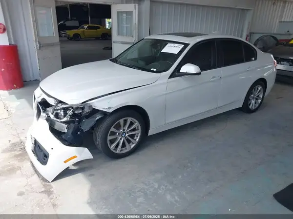WBA8A9C57JK623128 2018 BMW 3ER - Image 2